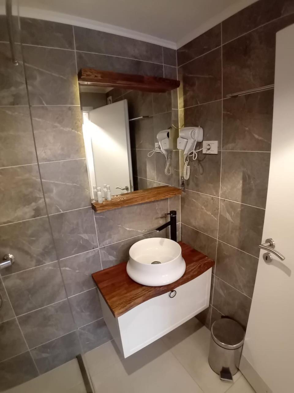 Hotel Driada Gjakova Екстериор снимка